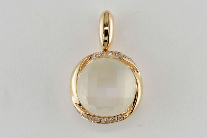 18K Yellow Gold Diamond Pendant