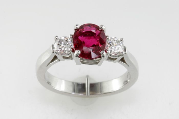 18K White Gold Diamond Ring