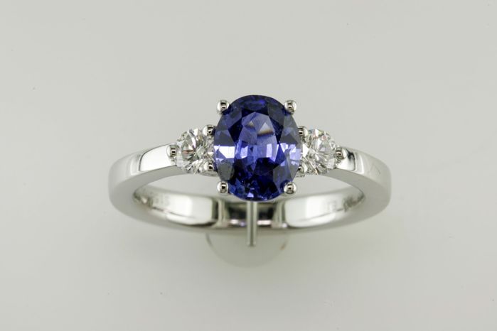18K White Gold 3-Stone Ring