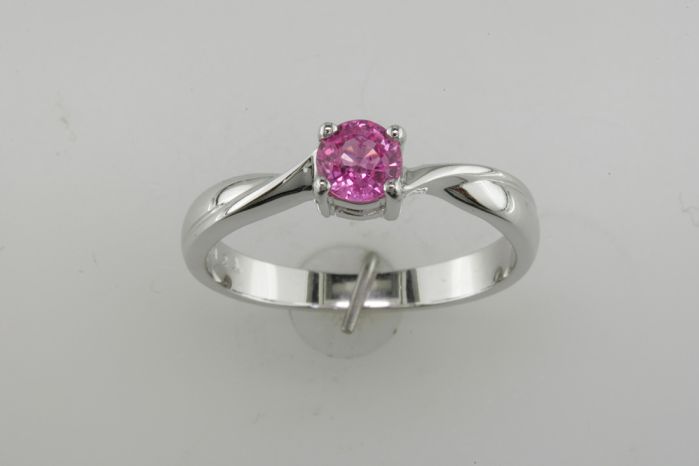 18K White Gold Ring