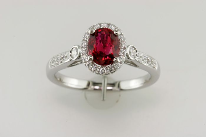 18K White Gold Diamond Ring