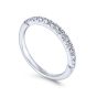 18K White Gold Graduated Round Wedding Band