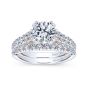 18K White Gold Graduated Round Wedding Band
