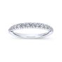 18K White Gold Graduated Round Wedding Band