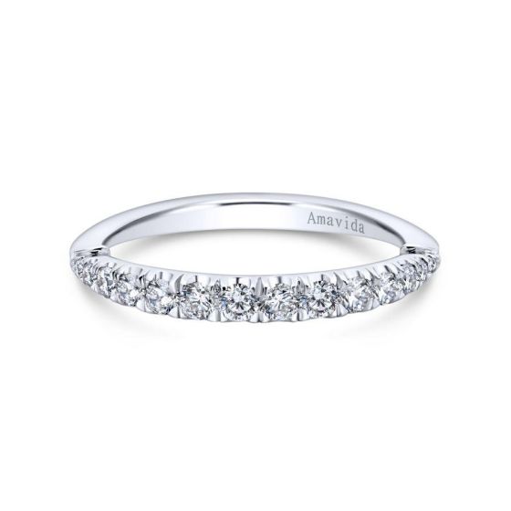 18K White Gold Graduated Round Wedding Band